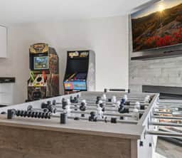 The Nordic Chalet | New Reno! | Hot Tubs | Skiing