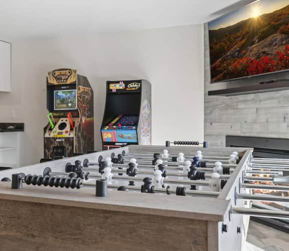 The Nordic Chalet | New Reno! | Hot Tubs | Skiing